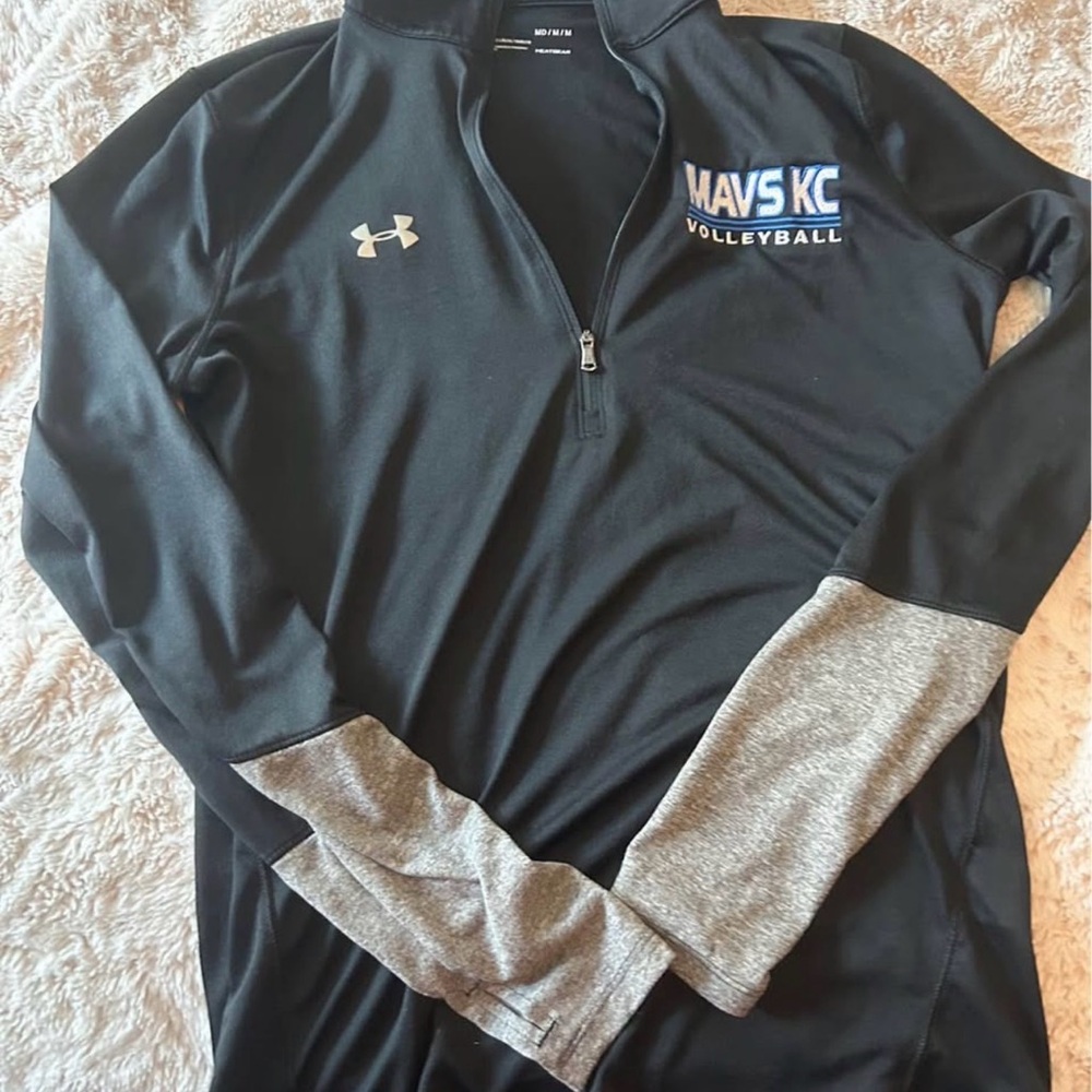 Under Armour Black and Gray pullover women’s M